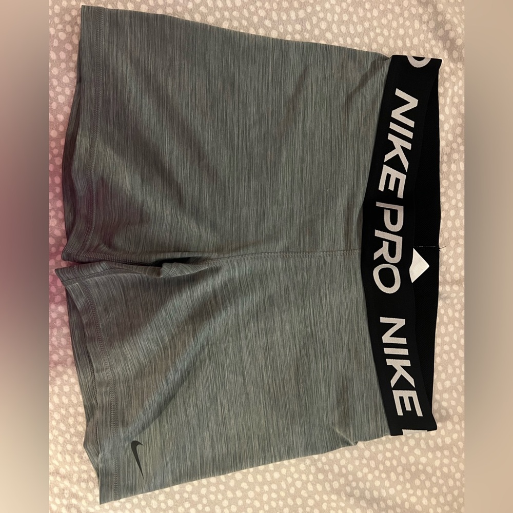 Nike pros size XL